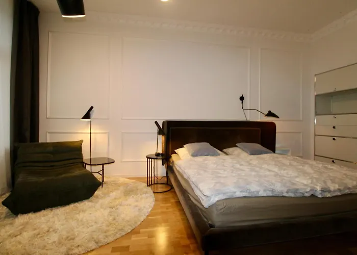 Zentrales Hochwertiges Gruenderzeit-apartment Thomasius * Lipsko