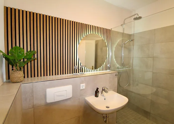 Zentrales Hochwertiges Gruenderzeit-apartment Thomasius *