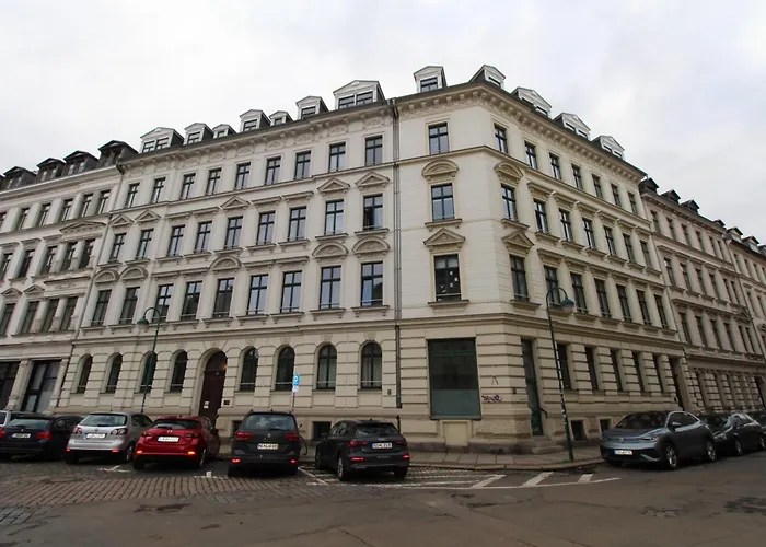 Zentrales Hochwertiges Gruenderzeit-apartment Thomasius